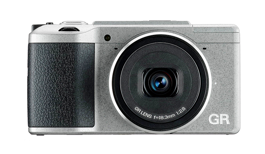 「GR II」がシルバーカラーのレザートーン塗装に|RICOH IMAGING