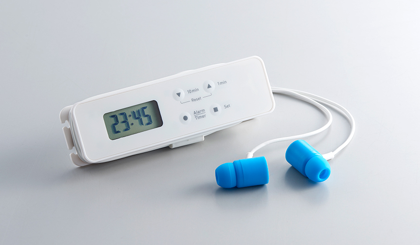 寝過ごし防止! イヤホンが振動して時間を知らせるサイレントアラーム|KING JIM