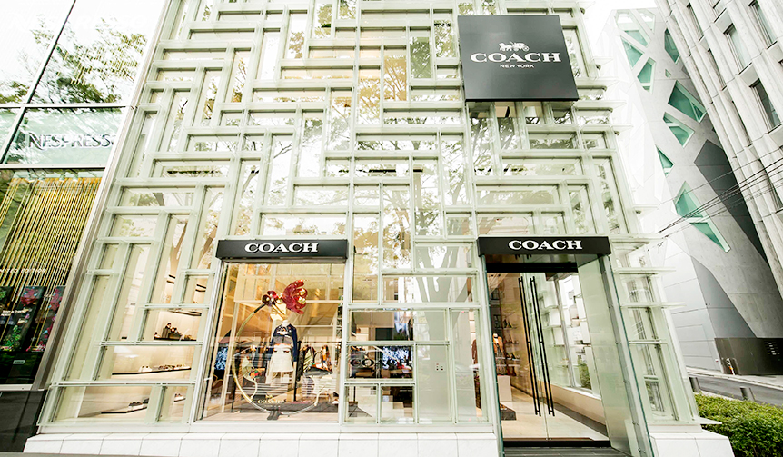 「コーチ表参道」がリニューアルオープン、限定サドルも登場|COACH