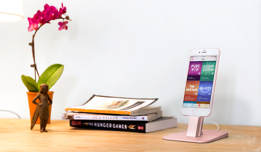 iPhone、スマートフォンを快適にデスクトップで使える充電スタンド|Twelve South