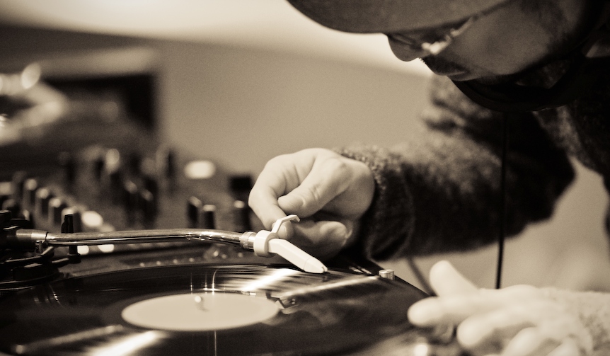 連載 | 須永辰緒の選盤流儀 第1回 出会いと別れの季節にジャズマエストロが選ぶ一枚