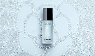 輝きあふれる眼差しへ「シャネル イドゥラ ビューティ マイクロ アイ ジェル」誕生｜CHANEL