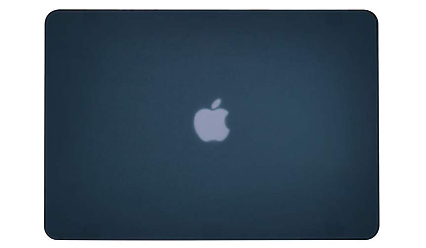 底面にはMacBook Airの放熱性能を確保したハードケース|OUTLOUD