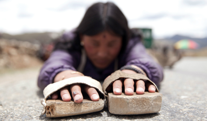 チベットの壮大な巡礼旅を描くロードムービー『ラサへの歩き方〜祈りの2400km』｜MOVIE