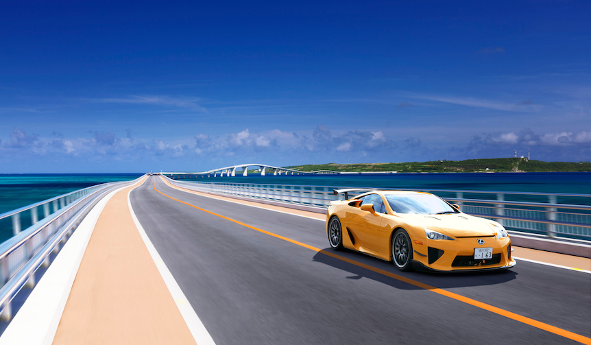 都会の喧騒から離れた宮古島で学ぶプロのドライビングテクニック｜LEXUS