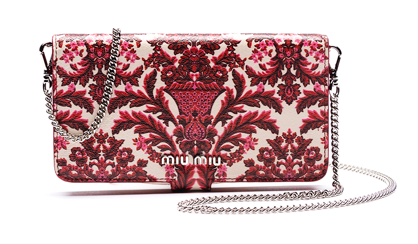 ミュウミュウ、ポップアップショップにてチェーン付iPhoneケースを先行販売|MIU MIU