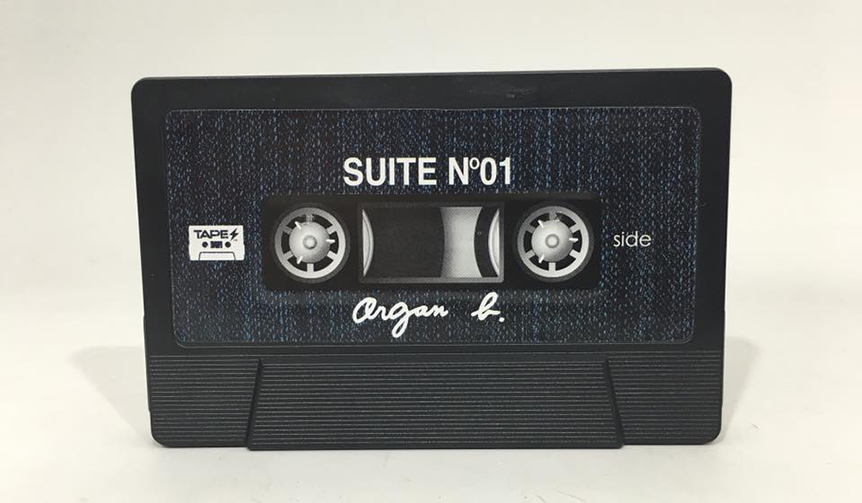 カセットテープ型携帯バッテリーチャージャー「TAPES」|DESIGN