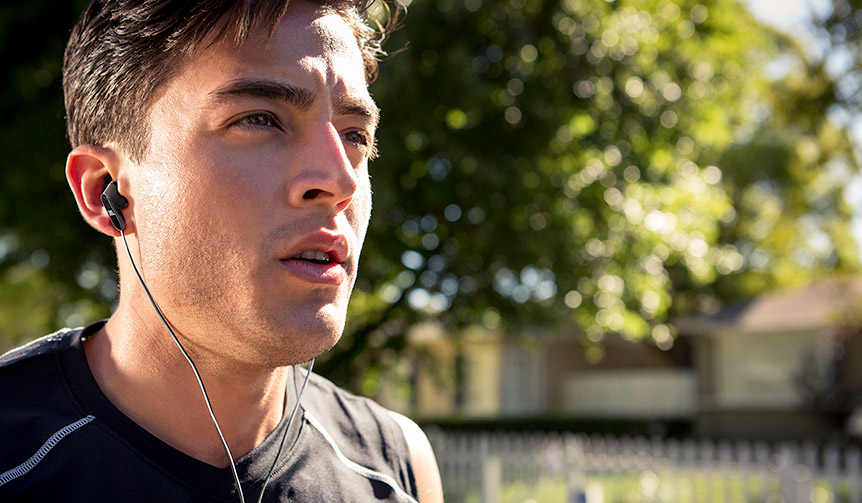 Lightningコネクタ直結ノイズキャンセリングイヤホン「REFLECT AWARE」｜JBL