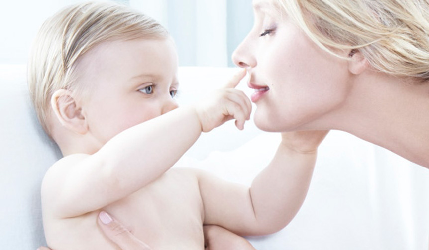 クラランスが産後ボディ&バストケアのセミナーを開催|CLARINS