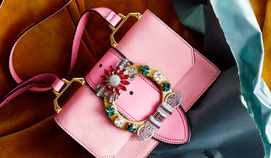 ミュウミュウのクリスマスコレクション「Divines Curiosités」が登場｜MIU MIU