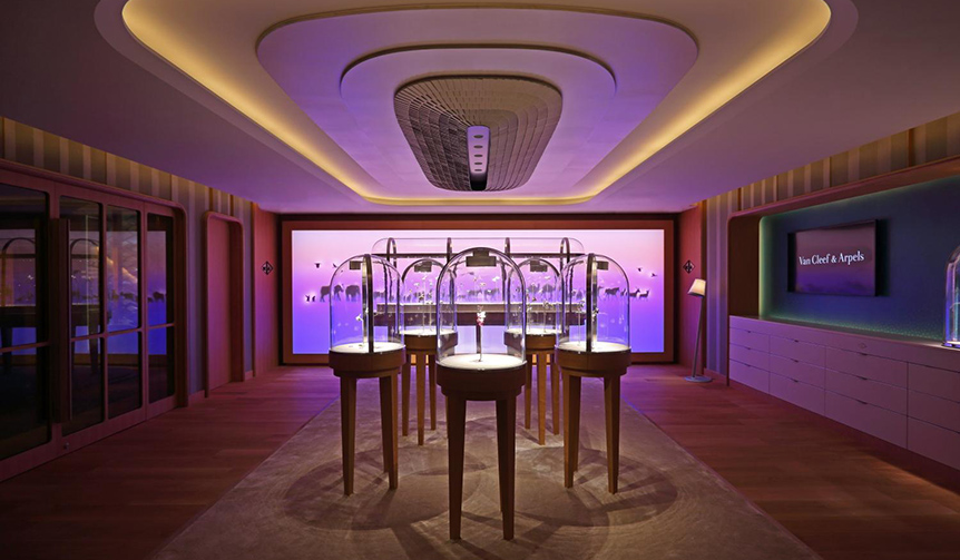 動物をモチーフにした新作ハイジュエリーコレクションを一堂に展覧｜VAN CLEEF & ARPELS