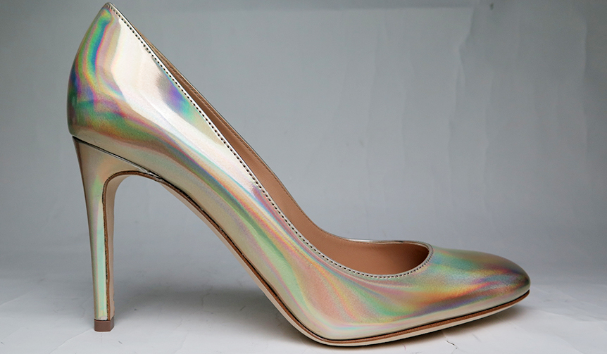 ホログラムが輝く。セルジオ ロッシの日本限定クリスマスコレクション|SERGIO ROSSI