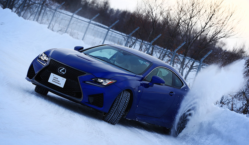北海道の特設雪上コースに挑むドライビングレッスン｜LEXUS
