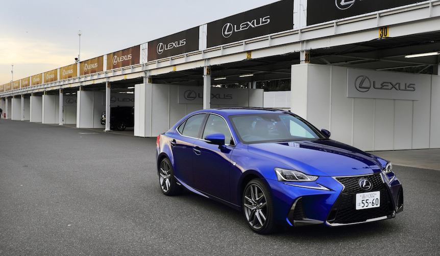 マイナーチェンジを受けた新型レクサス ISに試乗｜LEXUS