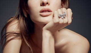 ほどけそうなリボンは奔放さの証。ショーメの新作コレクション「Insolence」発売｜CHAUMET