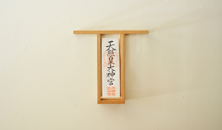 ミニマルで洗練されたデザイン。大治将典が手がけた「神棚」と「仏壇」 ｜川辺手練団