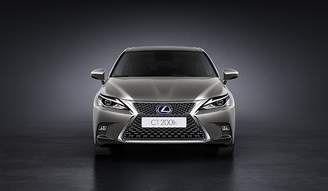 内外装を変更したCTのデザインを世界初披露|Lexus