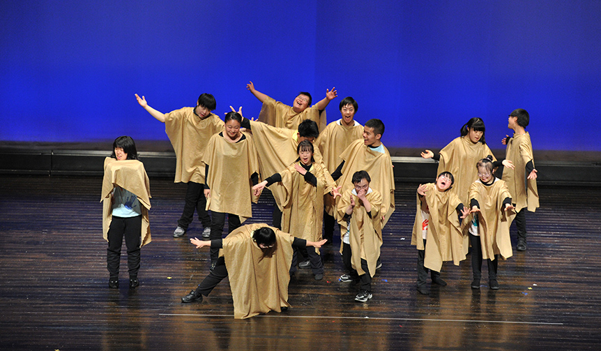 ダウン症や知的ハンディのある人たちによる演劇『21番目の素敵な出逢い』|THEATER