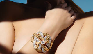 シャネルの新作ハイジュエリー コレクション「フライング クラウド」｜CHANEL