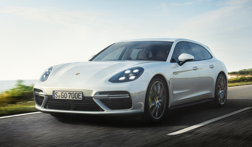 パナメーラ スポーツツーリスモにターボとハイブリッドの新モデル|Porsche