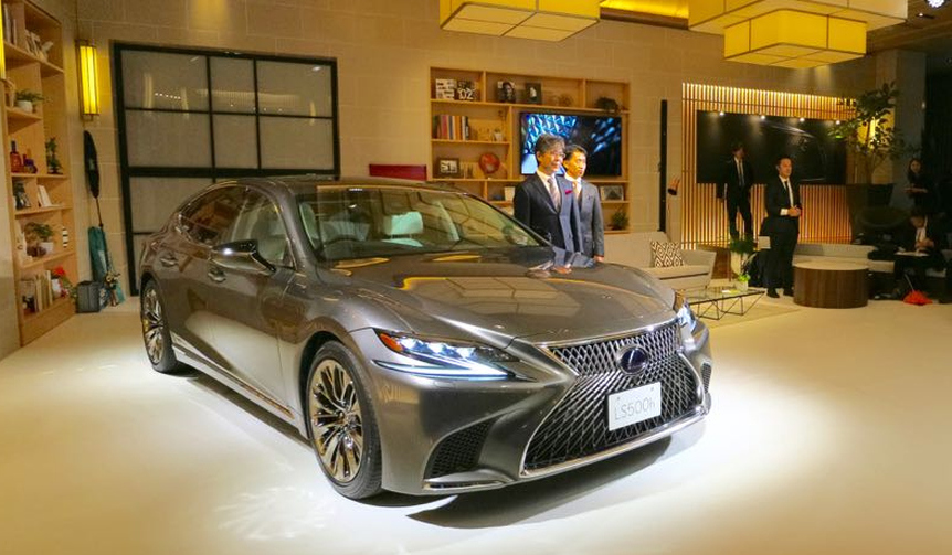 レクサスのフラッグシップセダン新型「LS」発売｜Lexus