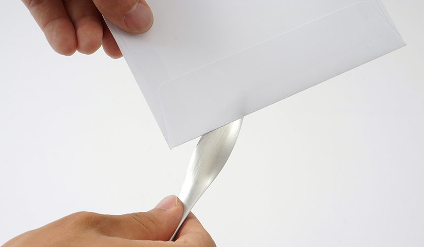 行為を徹底的に分析することから生まれた、流線形のペーパーナイフ｜METAPHYS