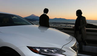 一通のインビテーションから始まったレクサス LSの「本能」をめぐる旅｜Lexus