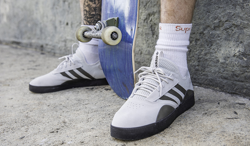 スケートボーディングの未来をつくる革新的なニューシルエット「3ST」｜adidas