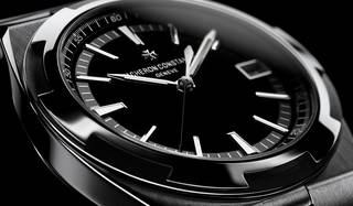 メタリックな輝きに縁どられた、漆黒ダイアルのオーヴァーシーズ｜VACHERON CONSTANTIN