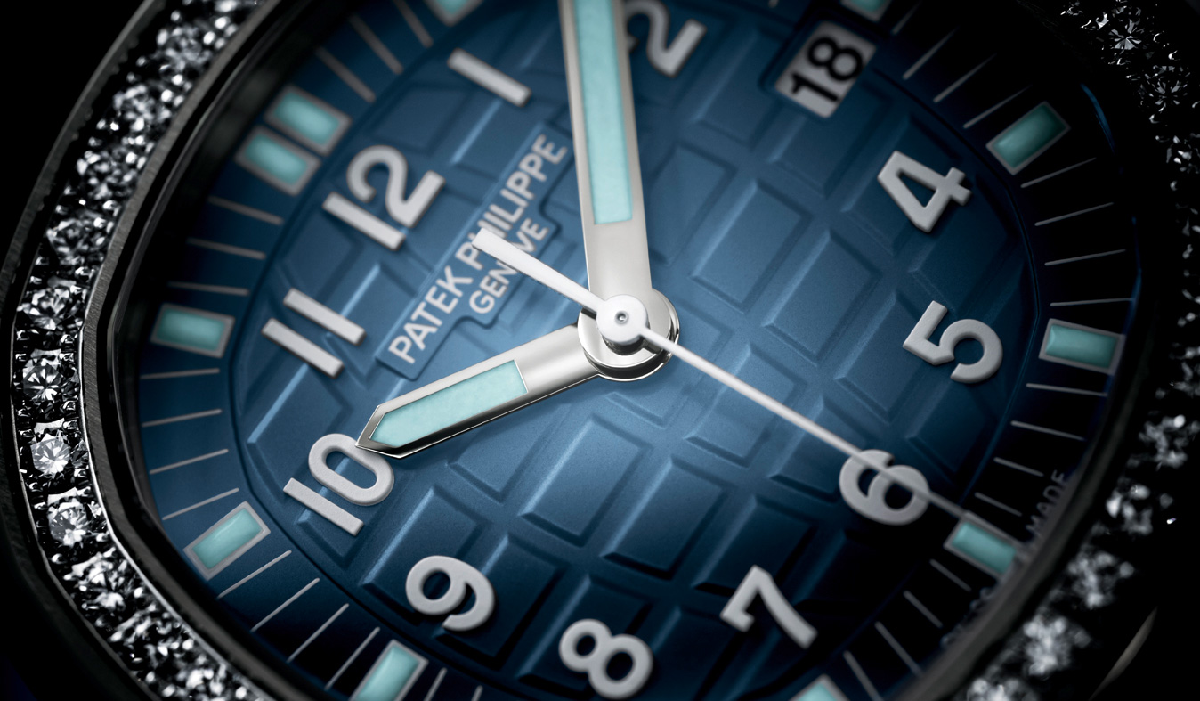 アクアノート・ルーチェ、16番目の新色「ミスティー・ブルー」｜PATEK PHILIPPE