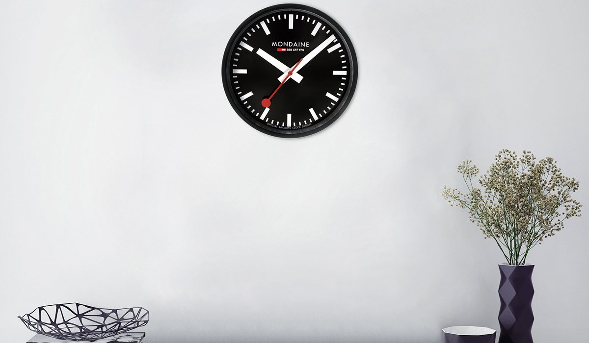 ウォールクロックに新色のブラックカラーが仲間入り｜MONDAINE