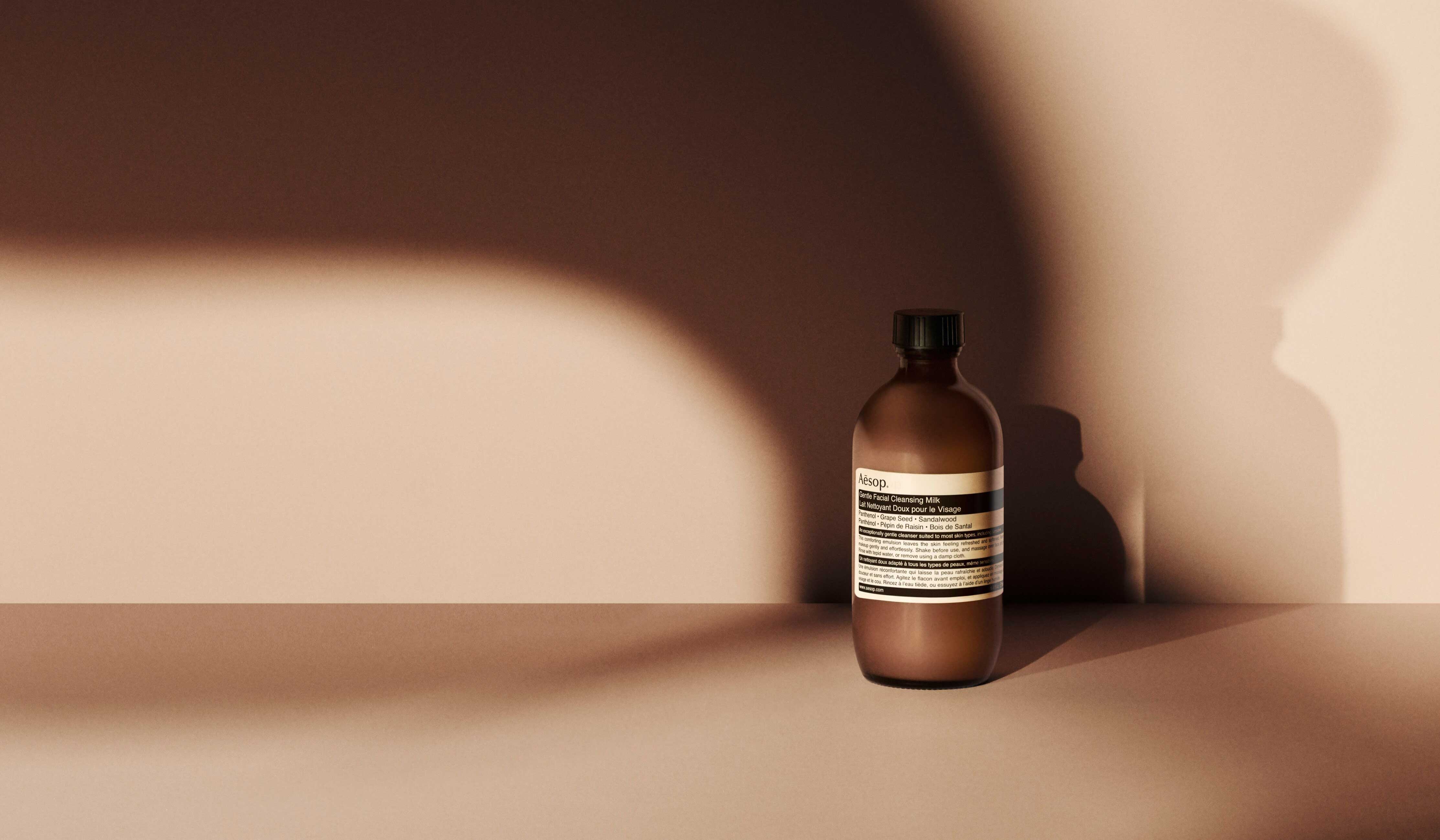 イソップ初!ミルクベースのフェイシャルクレンザー登場|Aēsop