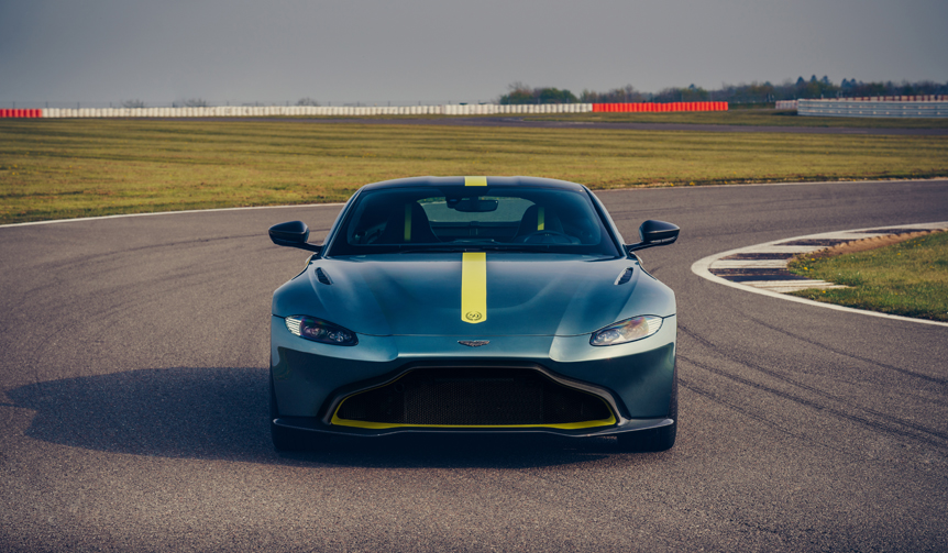アストンマーティン「ヴァンテージ」に世界200台限定のMTモデル|Aston Martin