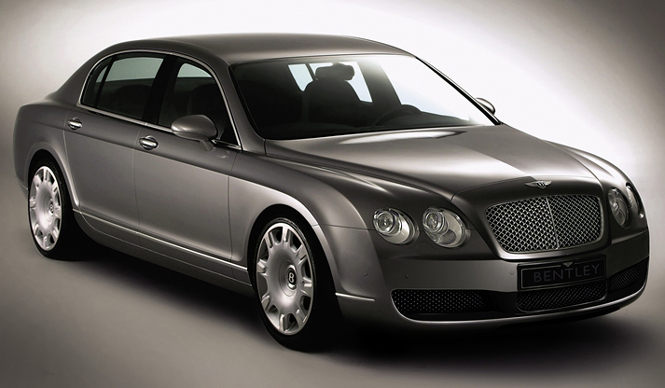  BENTLEY CONTINENTAL FLYING SPUR｜サルーンであり、ドライバーズカーでもある
