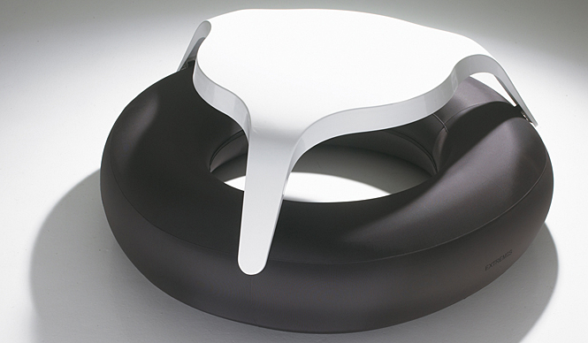  輪になって、和をなす｜ドーナッツ型のアウトドアファニチャーが登場 photo