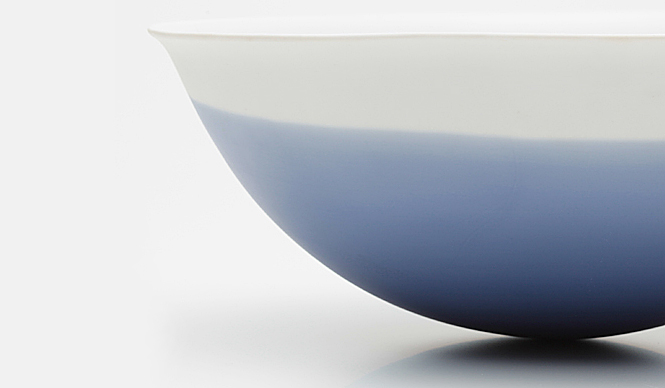  独創的な“青”を食卓に放つPIETER STOCKMANSのテーブルウエア photo