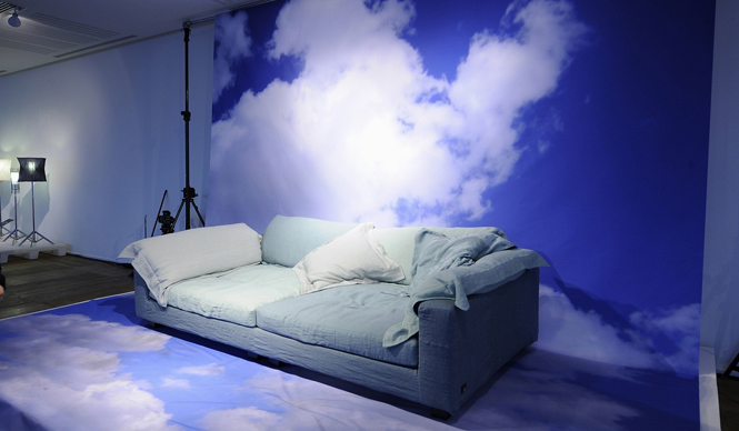  ホームコレクションに照明と家具のコレクションを発表 