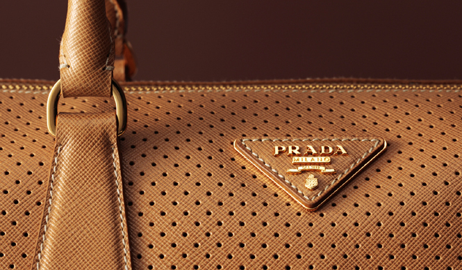  PRADA｜定番素材の「サフィアーノ」に新シリーズ、「サフィアーノ フォリ」登場 ギャラリー