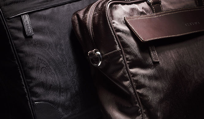  ETRO｜遊びの精神が美しく映える最新メンズバッグ ギャラリー