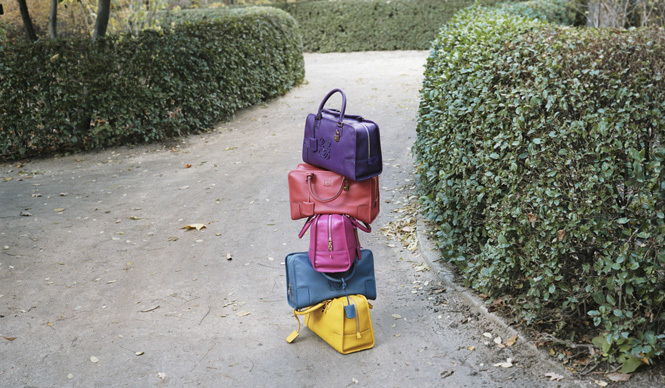  LOEWE｜アマソナ35周年記念限定モデル登場 ギャラリー