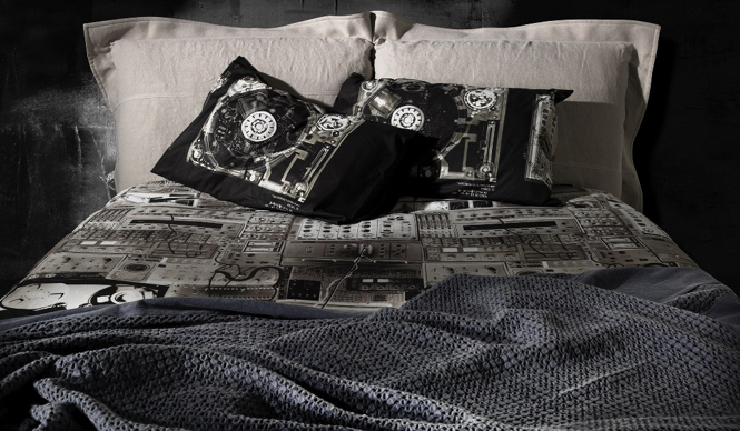  DIESEL｜ミラノサローネ2010にてホーム・コレクションの新作が発表 