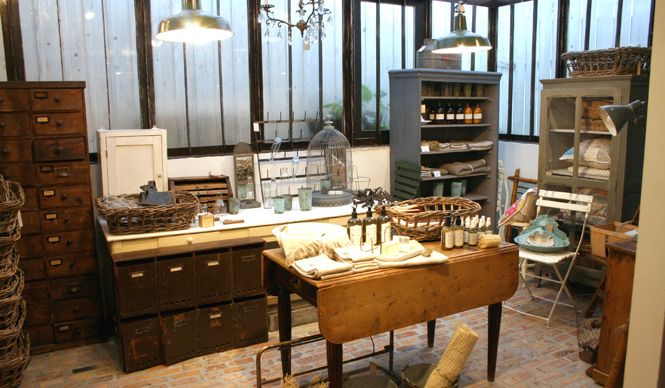  form TOKYO MOON｜5月30日 ON AIR　インテリアショップ『オルネ・ド・フォイユ』オーナー 谷 あきらさんを迎えて ギャラリー