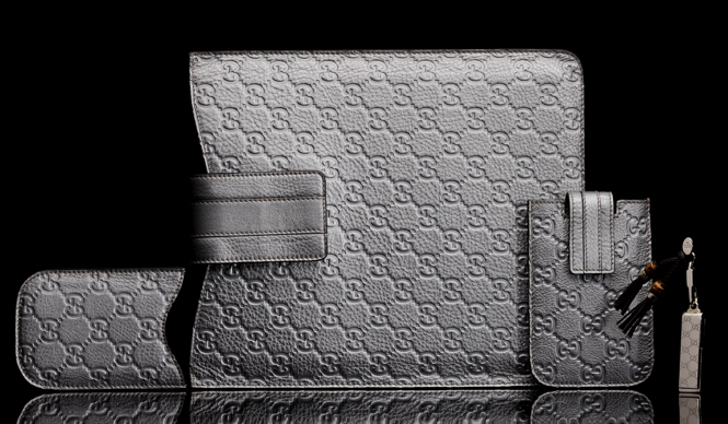  GUCCI｜iPadケース、iPhoneケース……デジタルツールを彩るメタリックなコレクション ギャラリー