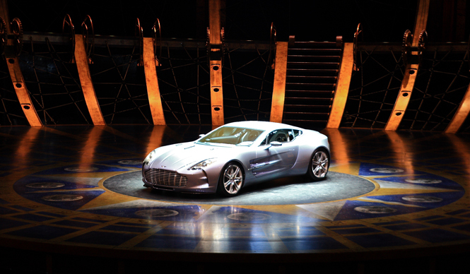  ASTON MARTIN One-77｜シルク・ドゥ・ソレイユにてお披露目! ギャラリー