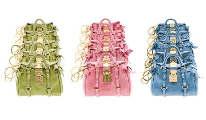  MIU MIU｜アイコンバッグがミニバッグチャームになって登場 ギャラリー