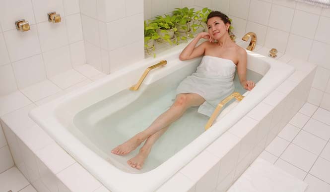  連載｜藤原美智子｜“炭酸風呂”で、美と健康と幸せ度がアップ！ ギャラリー