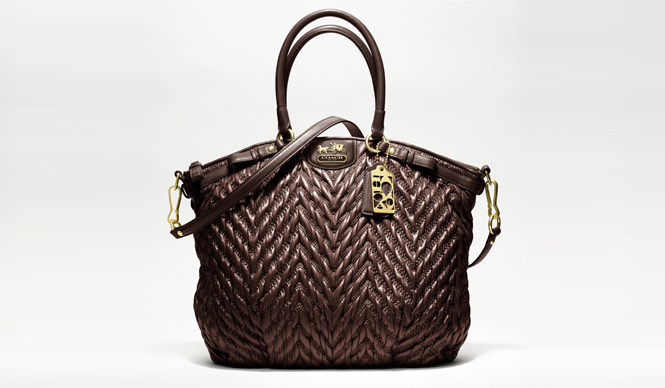 COACH｜コーチから創立70周年記念バッグ「シェブロン」が登場 ギャラリー