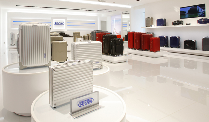 リモワ｜人気シリーズ「トパーズ」にブラックが登場 ギャラリー