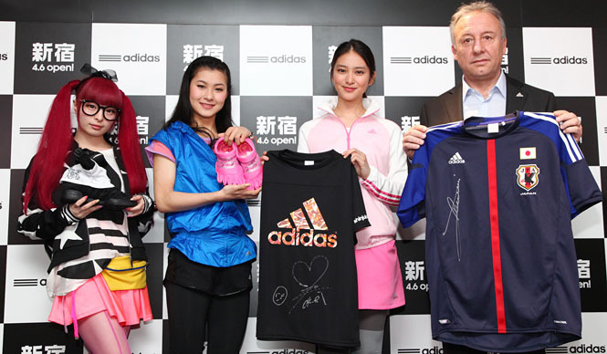 adidas｜直営店国内最大級のアディダス ブランドコアストア 新宿 ギャラリー