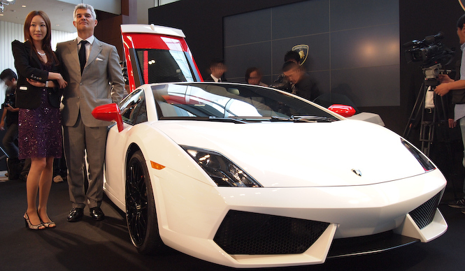 10台限定の日本専用モデル「ガヤルド LP560-4 ビアンコ・ロッソ」｜Lamborghini ギャラリー